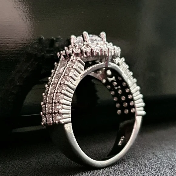 Gorgeous Inlaid Diamond Sparkling Ring - Picture 2 of 6